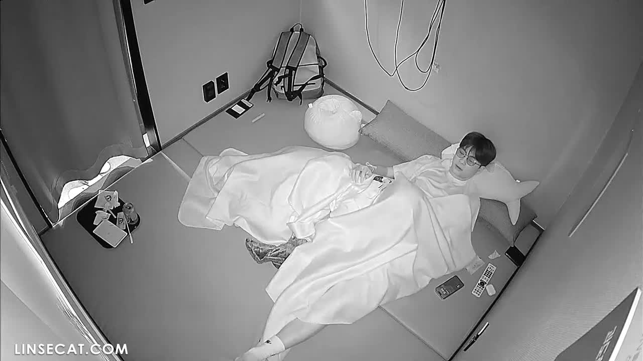[신작] 귀여운 소녀가 남자친구에게 90분 동안 오럴 섹스를 해줬다. 턱이 엄청 아팠을 것 같다. 꽤 잘하는 것 같았다. 남자친구가 그렇게 오랫동안 사정하지 않은 건 아마도 그녀의 이빨이 계속해서 귀두를 건드렸기 때문일 것이다. [한국 영화관 해킹 IP 카메라 영상] [단독 영상] 썸네일