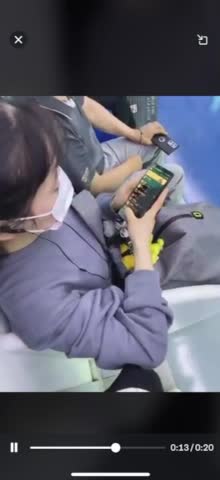 지하철에서 풀발한 자지 비비는 미친놈 (1) 썸네일